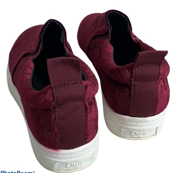 Circus by Sam Edelman Wine Animal Print Crushed Velvet Slip On Sneakers Sz 7.5 - Picture 2 of 5